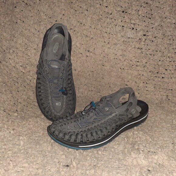 KEEN-UNEEK-Classic 2 Cord Sandals (Grey) Magnet/Black 1014974-Sz 8-Excellent - Picture 1 of 7